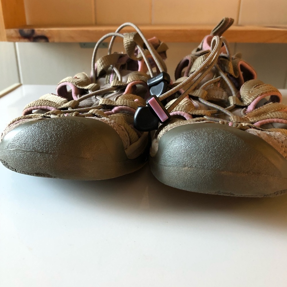 * KEEN Tan Unisex Green Pink Waterproof Women’s size 9 Outdoor Sandals - Picture 6 of 9